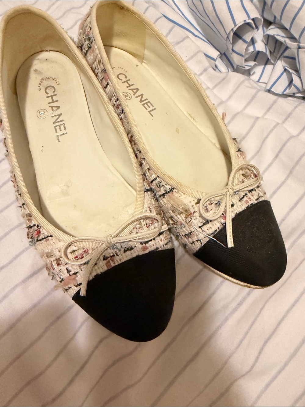 CHANEL Cream Multicolor Tweed Flats with Black Cap Toe - Picture 3 of 12